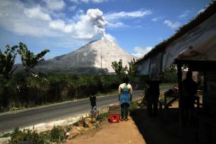 Gunung Sinabung Masih Berstatus Awas