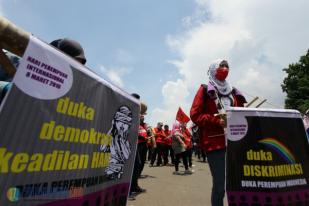 Puluhan Perempuan Demo di Istana Suarakan Nawaduka