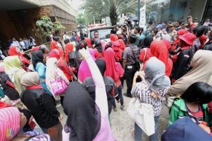 Puluhan Relawan DKR Demo Kantor BPJS cabang Depok