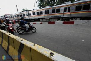 Perlintasan KRL Stasiun Tebet Ditutup