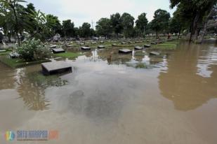 TPU Jeruk Purut Terendam Banjir