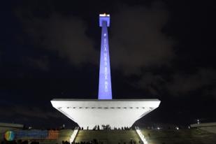 Tugu Monas Kampanyekan Semua Murid Semua Guru