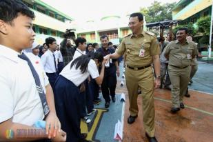 Gubernur Basuki Tinjau Pelaksanaan UN di SMPN 41 