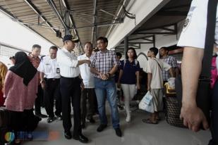 Menteri Jonan dan Wagub Djarot Lepas Pemudik Gratis di Stasiun Senen