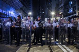 Polisi Hong Kong Bentrok dengan Demonstran Anti-Tiongkok