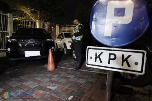 Mobil Hasil OTT Pejabat Bakamla Terparkir di Gedung KPK