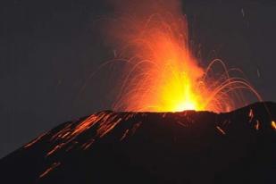 Gunung Slamet 52 Kali Muntahkan Material Pijar