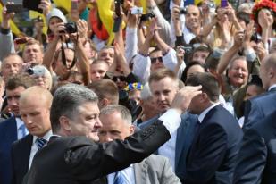 Poroshenko Bubarkan Parlemen Ukraina