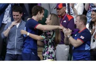 Pacaran 9 Tahun, Murray Nikahi Kim Sears Tahun Depan