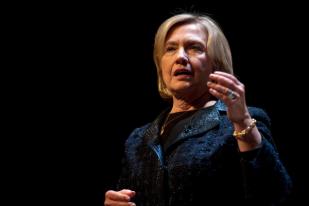 Hillary Clinton Disorot karena Penggunaan Akun Email Pribadi