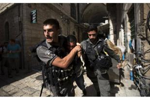 Polisi Israel Serbu Masjid Al Aqsa 