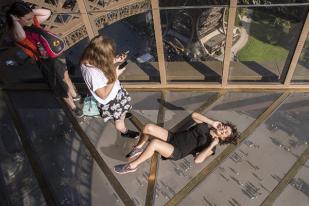 Lantai Kaca, Wajah Baru Menara Eiffel