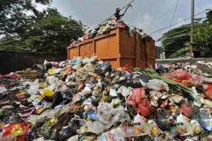 Warga Cengkareng Pungut 9 Ton Sampah