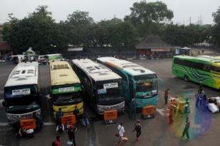 Jumlah Pemudik dengan Bus Merosot, Armada Ngetem di Pulogadung