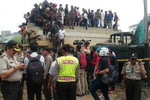 Pembakar Ekskavator Kampung Pulo Tengah Dikejar