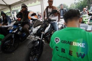 Ahok Pertahankan Ojek Multifungsi di Ibukota