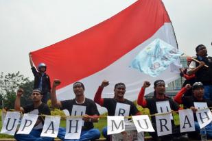 Ratusan Buruh Tuntut UMP 130 Persen