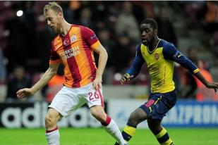 Hajar Galatasaray 4-1, Arsenal Posisi Dua 