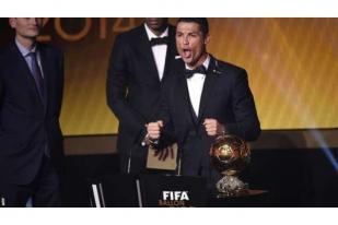 Cristiano Ronaldo Raih FIFA Ballon d'Or 2014