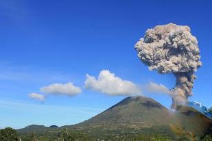 Muncul Kawah Baru di Gunung Lokon, Status Tetap Siaga