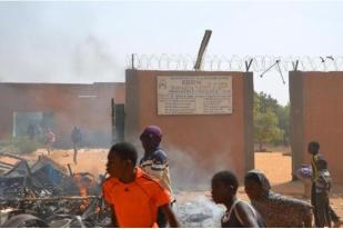 Gereja Niger Dibakar oleh Massa Anti Charlie Hebdo