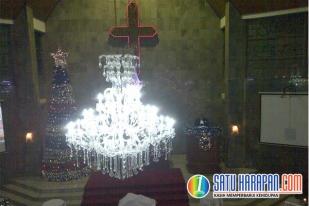 Malam Natal di HKBP Kernolong, Umat Kristen Diminta Bersukacita 