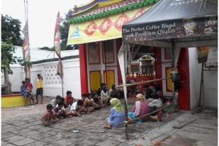 Berharap Berkah Imlek di Vihara Dewi Welas Asih Cirebon