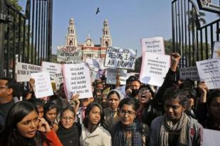 Rekaman CCTV Perlihatkan Fundamentalis Hindu Rusak Gereja di India