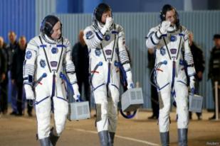 Dua Astronaut AS akan Tinggal di Luar Angkasa