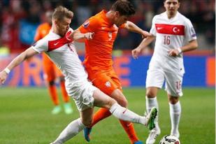 Gol Huntelaar Selamatkan Belanda dari Kekalahan