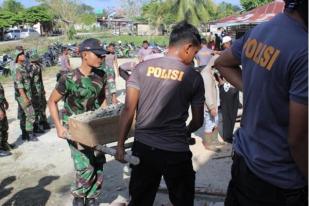 Prajurit TNI di Perbatasan RI-PNG Bangun Masjid