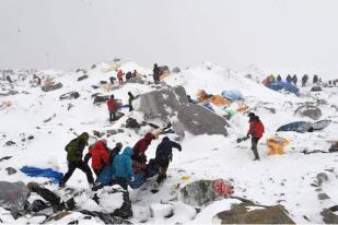 Paus Fransiskus Sangat Sedih dengan Gempa Nepal