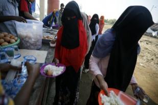 Walau Bukan Ranahnya, Kemensos Sentuh Pengungsi Rohingya