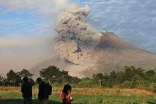 Erupsi Gunung Sinabung: Kebutuhan Bayi dan Lansia Masih Kurang
