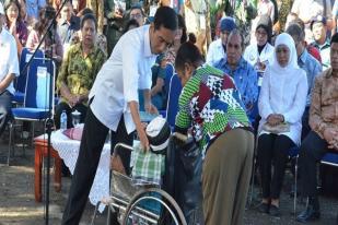 Jokowi Jamin Pemegang KIS Berobat Gratis