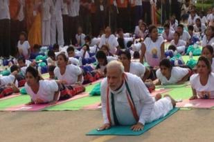 PM India Pimpin Yoga di Hari Yoga Internasional