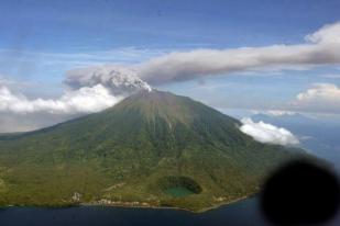 Gunung Gamalama Ternate Masih Berstatus Waspada