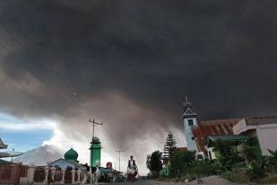 Pengamanan Zona Bahaya Erupsi Sinabung Diperketat