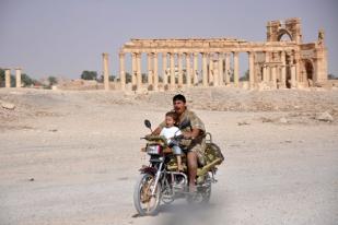 Pasukan Rezim Suriah Perangi ISIS di Luar Kota Palmyra