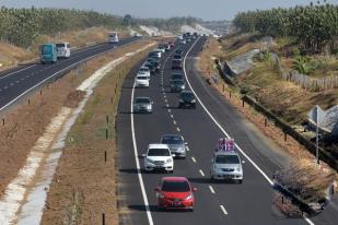 Arus Mudik H-2 Tol Cikampek Menuju Cipali Padat