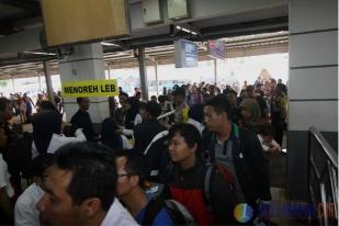 Ini Alasan Penumpukan Penumpang di Stasiun Pasar Senen