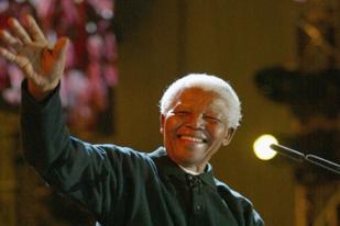 Nelson Mandela Kritis Tetapi Keluar dari Rumah Sakit