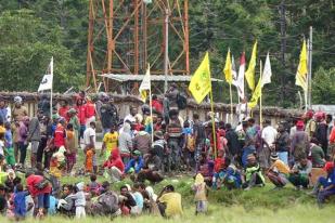 Pesta Bakar Batu untuk Pilkada Damai di Oksibil