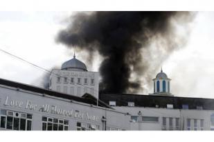 Masjid Milik Komunitas Ahmadiyah di London Terbakar