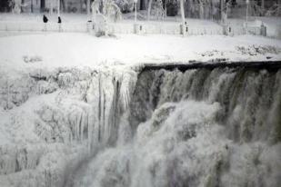Cuaca Ekstrem: Niagara Membeku, Brasil Sangat Panas