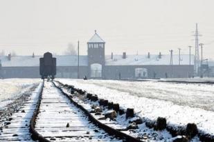 Tiga Lelaki Ditangkap karena Terlibat Pembantaian Yahudi di Auschwitz