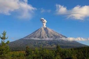 30 Pendaki Terjebak dalam Kebakaran Gunung Semeru