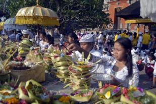 Peringati Hari Saraswati Rayakan Ilmu Pengetahuan