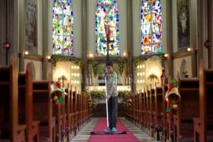 Jelang Natal, Sejumlah Gereja Dipasangi Lampu Sorot