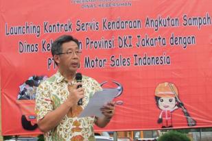 Hino Berikan Perawatan Armada Truk Sampah DKI Jakarta